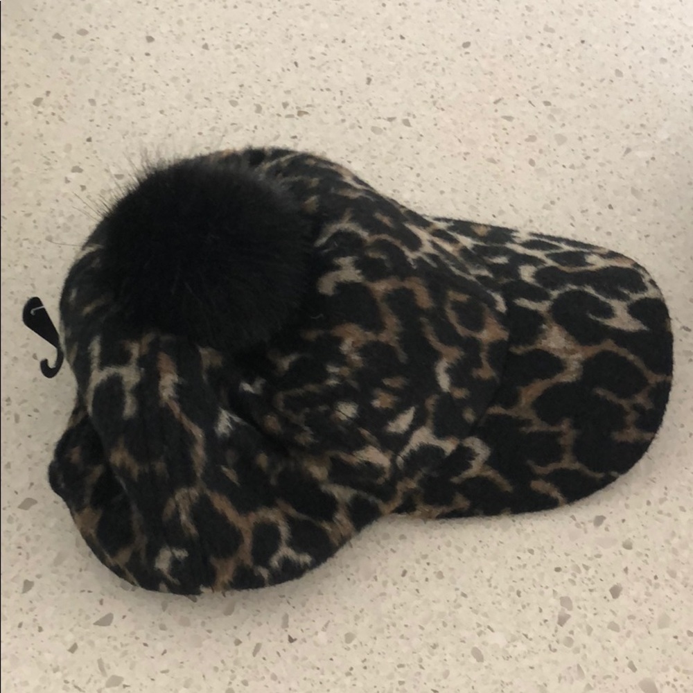 Collection 18 leopard cap with black faux fur pom